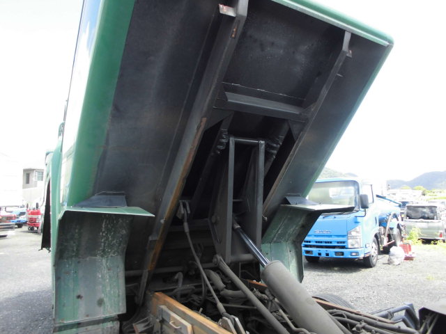 4Tパッカー車回転式ダンプ式塵芥車新明和2.55T積載|中古トラックの販売・買取・査定のアイナビ
