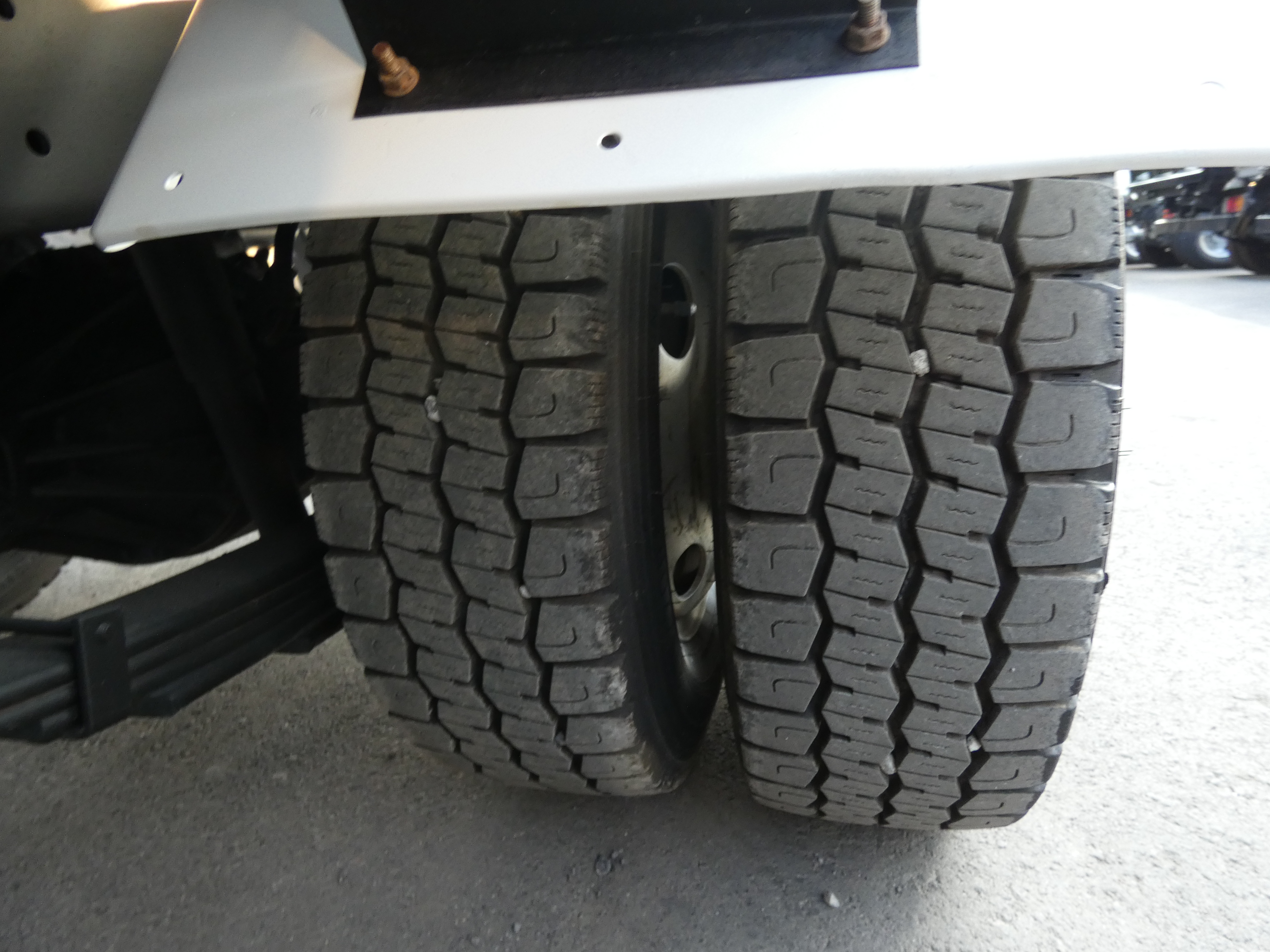 エルフ　2トン　ダンプ　コボレーン付き　250908|中古トラックの販売・買取・査定のアイナビ