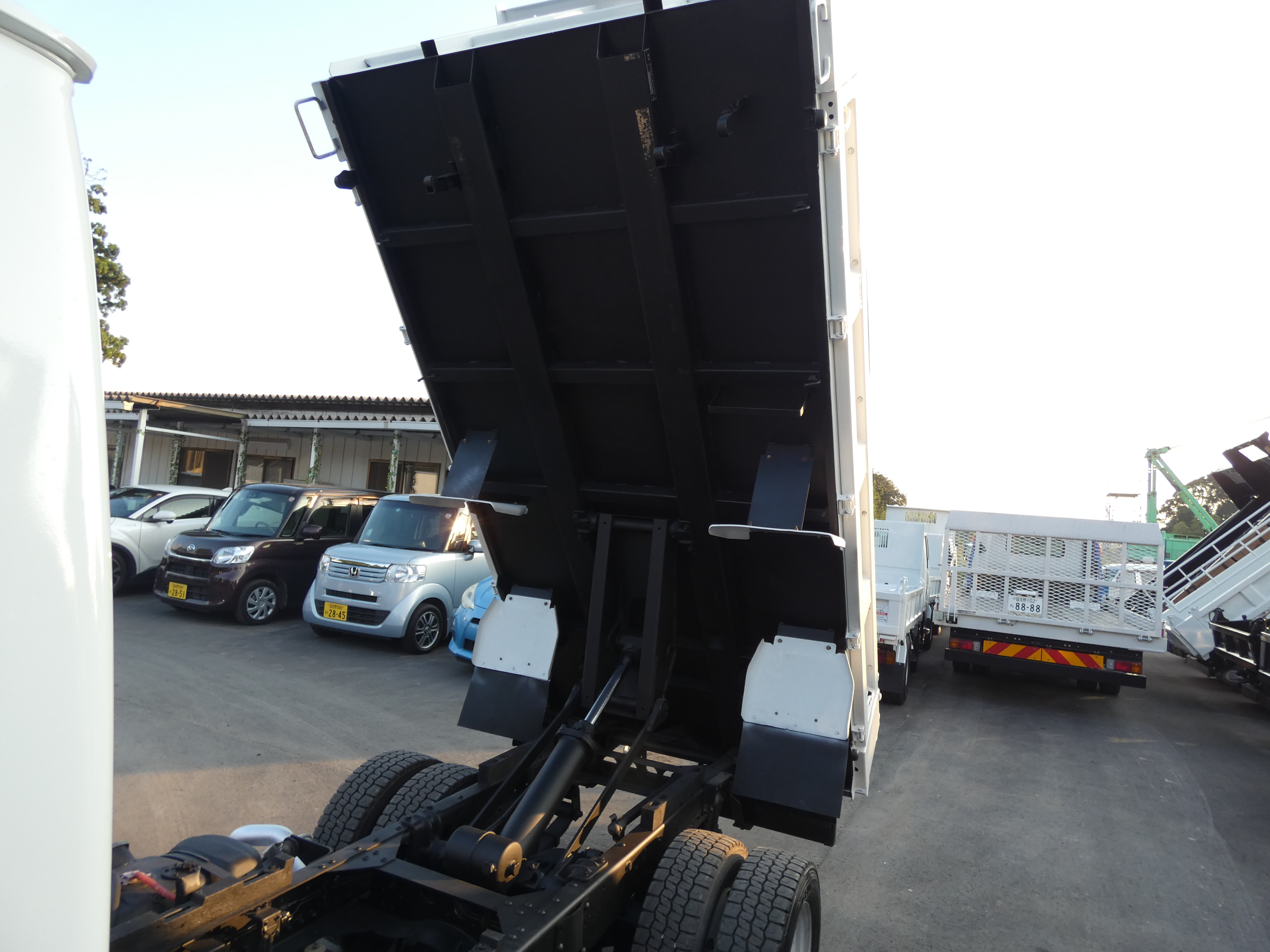 エルフ　2トン　ダンプ　コボレーン付き　250908|中古トラックの販売・買取・査定のアイナビ