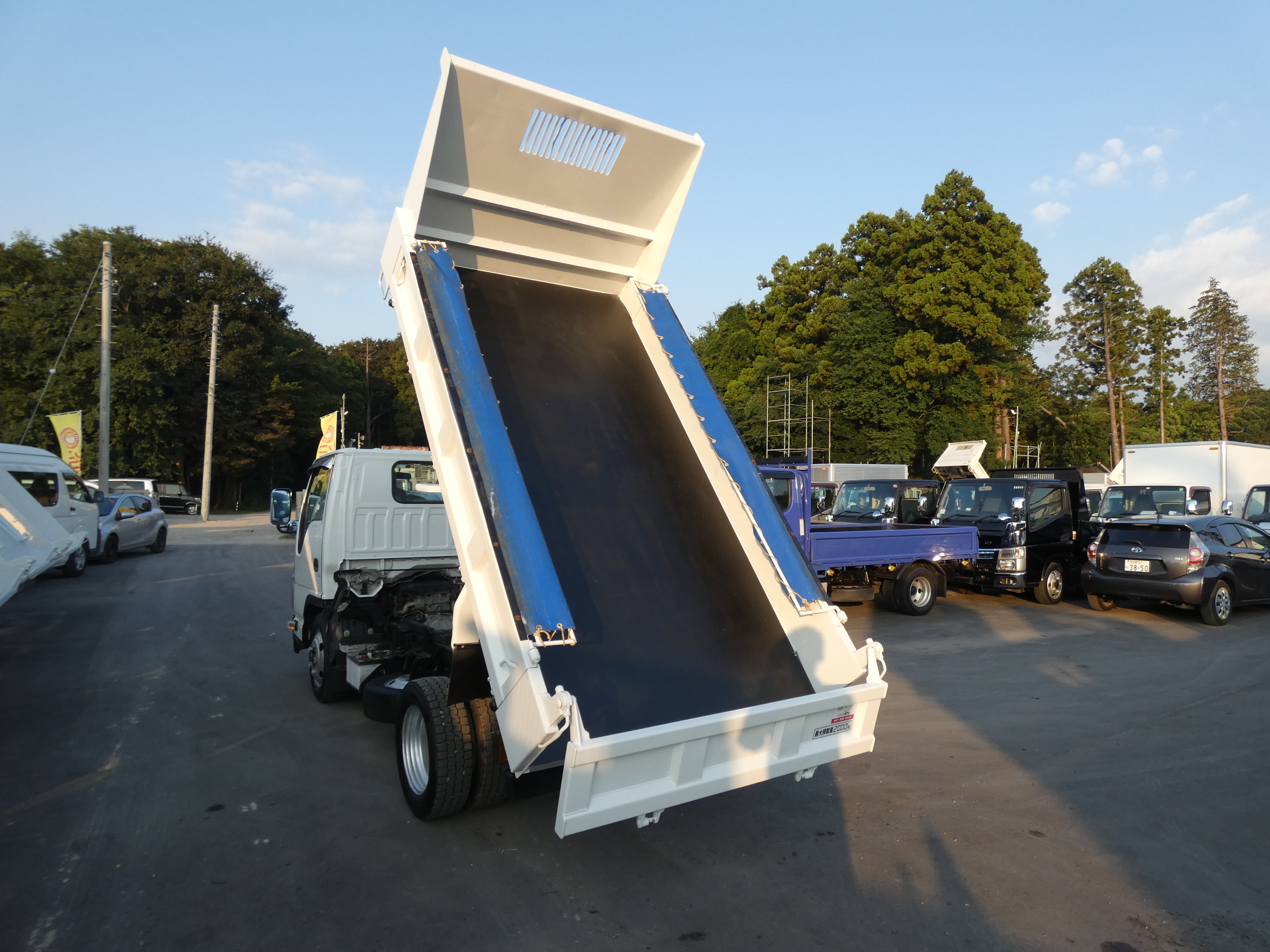 エルフ　2トン　ダンプ　コボレーン付き　250908|中古トラックの販売・買取・査定のアイナビ