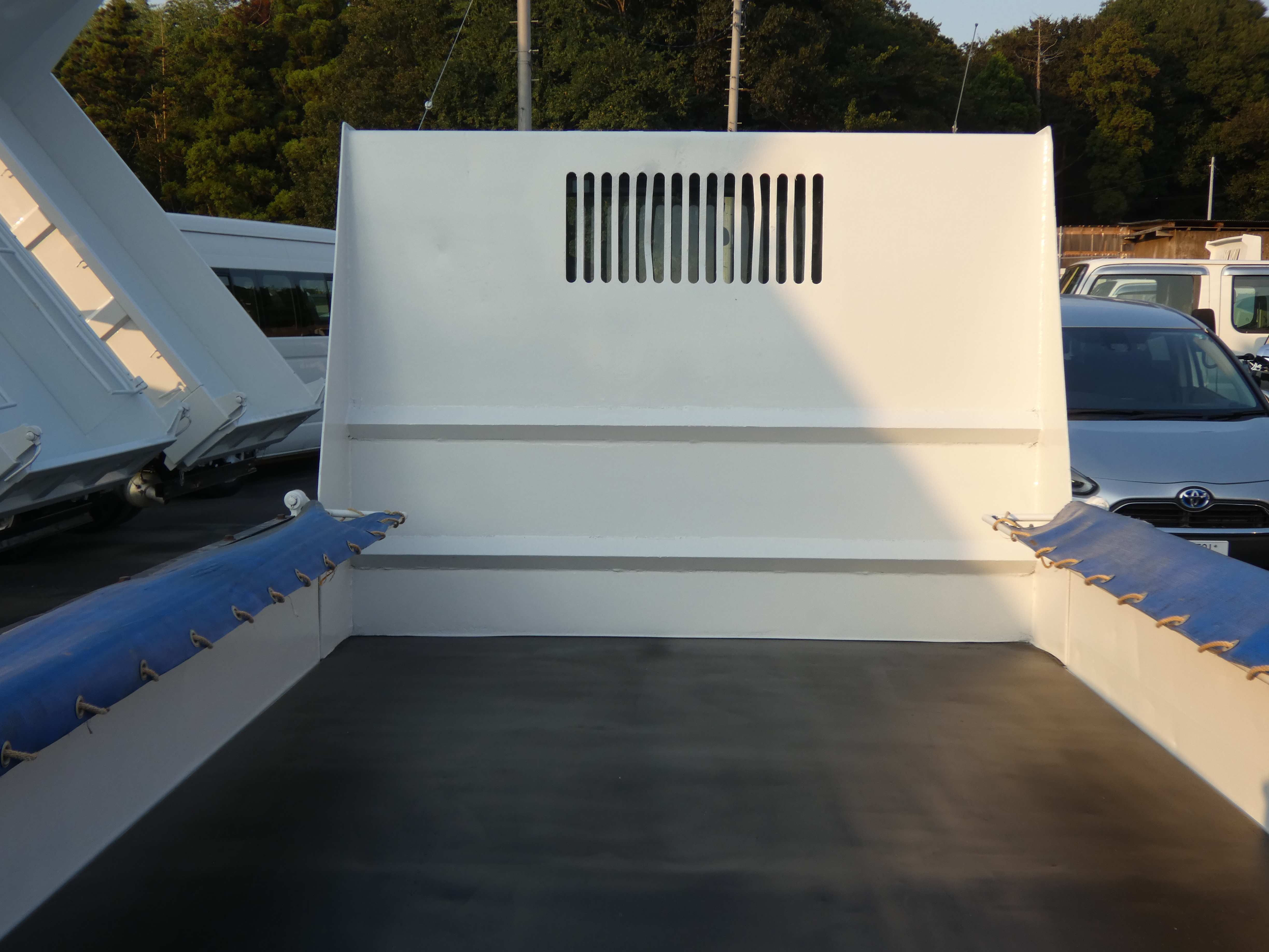 エルフ　2トン　ダンプ　コボレーン付き　250908|中古トラックの販売・買取・査定のアイナビ