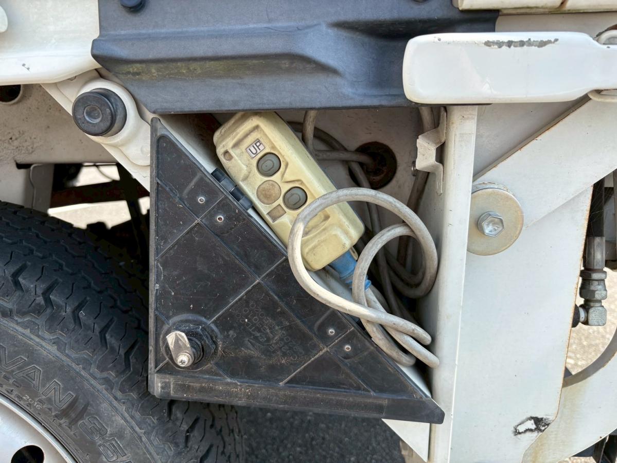 4WDコンパクトテールリフト検付パワーゲート5MTワンオーナー|中古トラックの販売・買取・査定のアイナビ