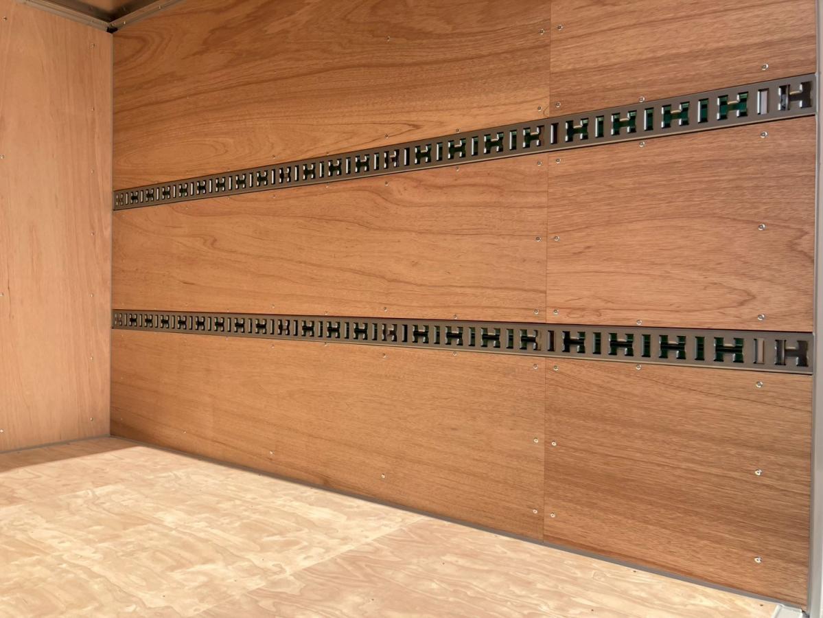 ☆未使用車 標準/10尺 AT ラッシング2段 純正ナビ|中古トラックの販売・買取・査定のアイナビ