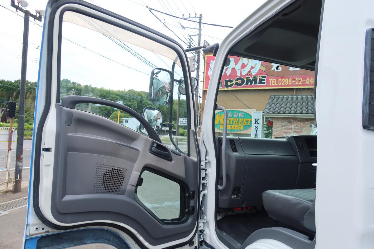 新明和製アームロールベッドなし 積載3900kgCCA44-30|中古トラックの販売・買取・査定のアイナビ