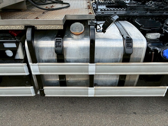 ハイルーフ後輪エアサスプロシフト45t牽引シングルヘッド|中古トラックの販売・買取・査定のアイナビ