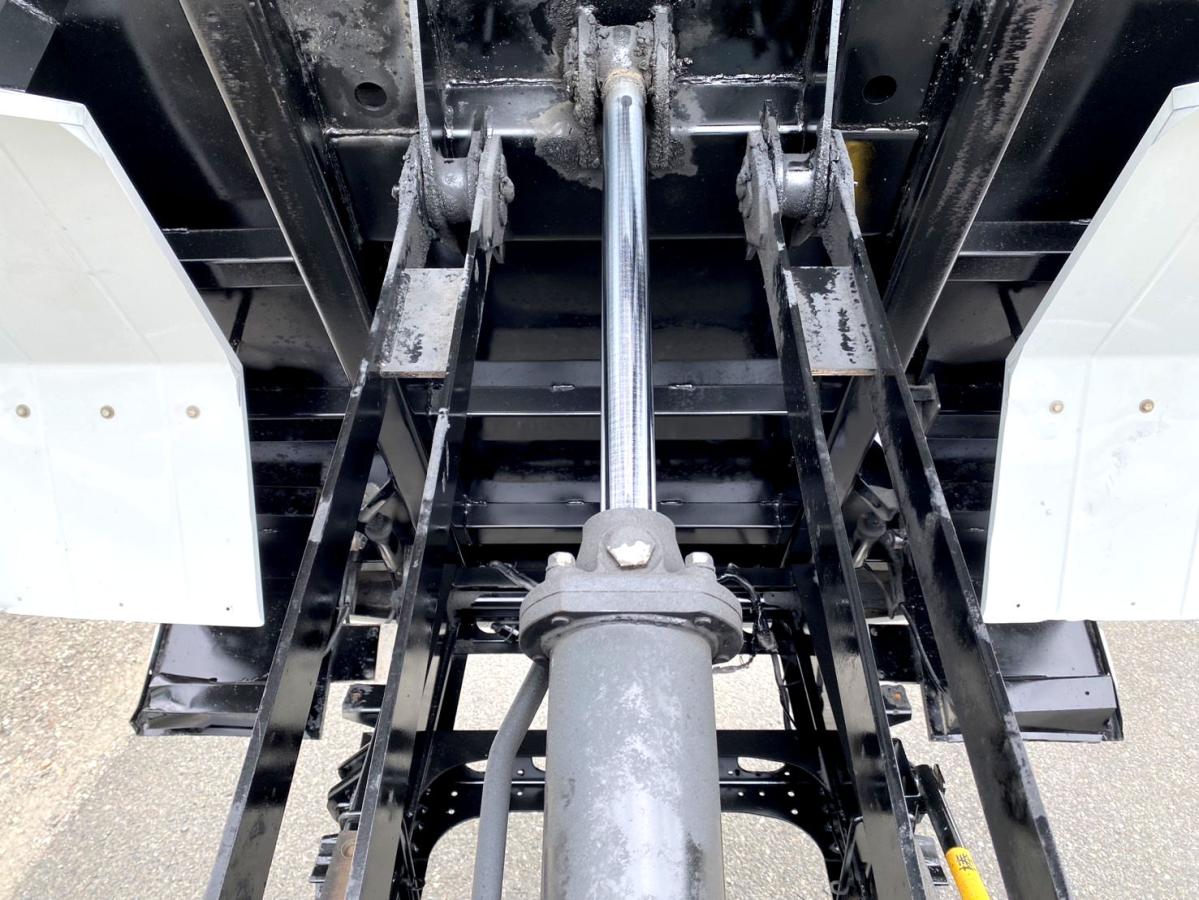 平成26年いすゞフォワード4tダンプ全塗装済TKG-FRR90S1|中古トラックの販売・買取・査定のアイナビ