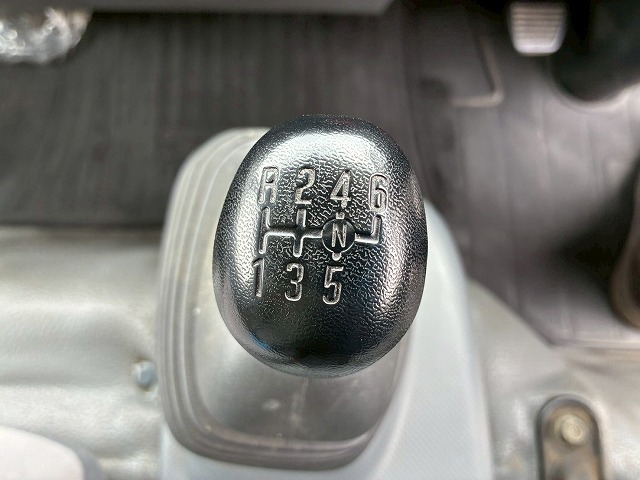 左サイド扉日本フルハーフ6速MT2t6t小型ドライバン箱車|中古トラックの販売・買取・査定のアイナビ