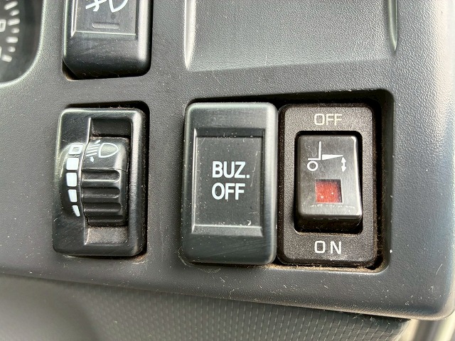 左サイド扉日本フルハーフ6速MT2t6t小型ドライバン箱車|中古トラックの販売・買取・査定のアイナビ