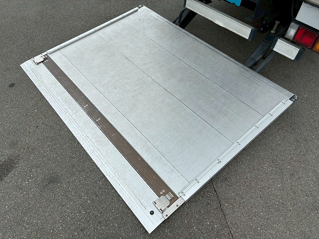 左サイド扉日本フルハーフ6速MT2t6t小型ドライバン箱車|中古トラックの販売・買取・査定のアイナビ