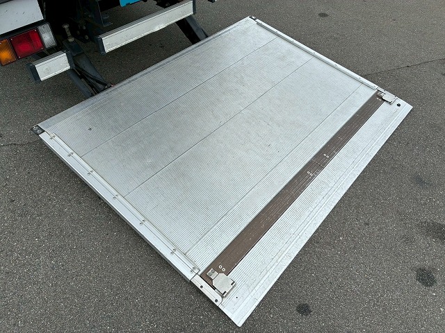 左サイド扉日本フルハーフ6速MT2t6t小型ドライバン箱車|中古トラックの販売・買取・査定のアイナビ