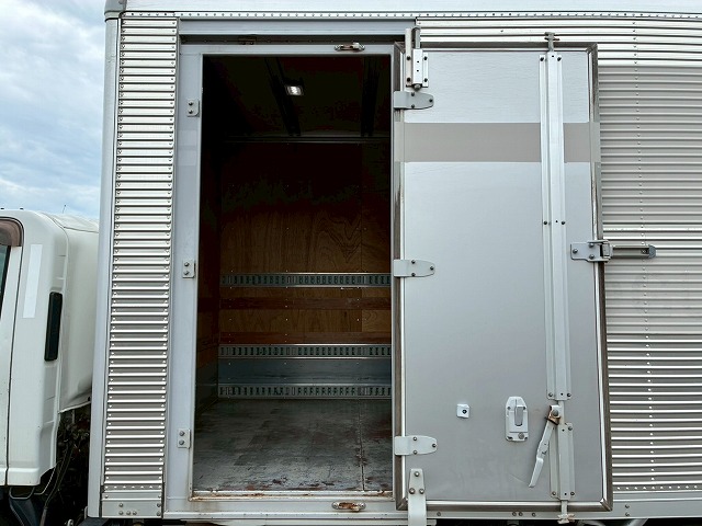 左サイド扉日本フルハーフ6速MT2t6t小型ドライバン箱車|中古トラックの販売・買取・査定のアイナビ