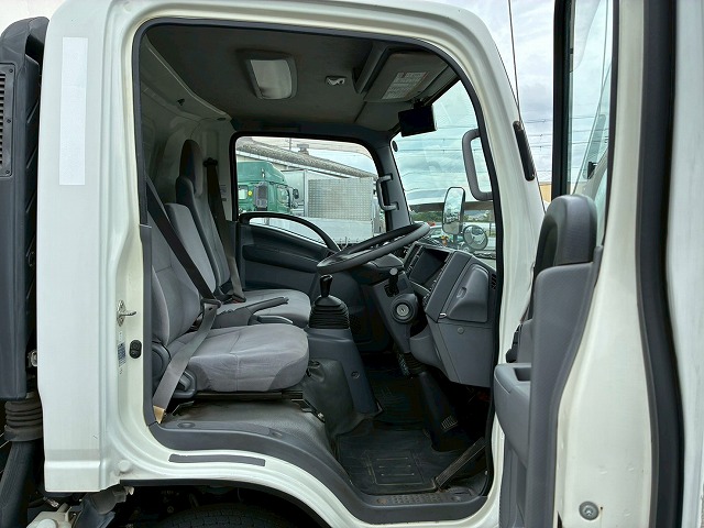 左サイド扉日本フルハーフ6速MT2t6t小型ドライバン箱車|中古トラックの販売・買取・査定のアイナビ