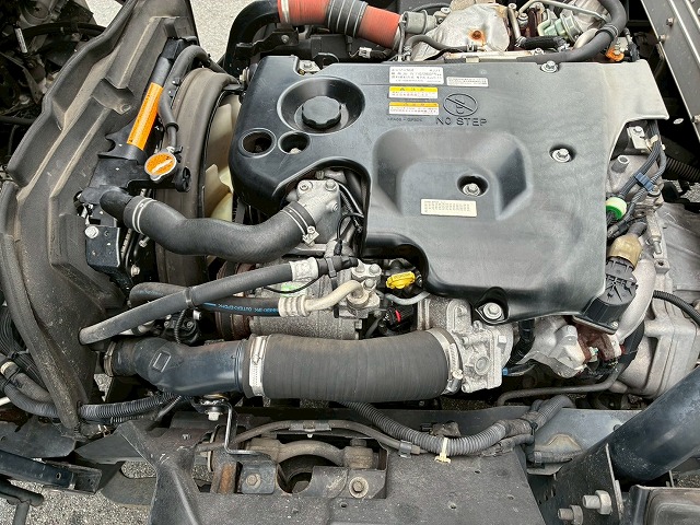 左サイド扉日本フルハーフ6速MT2t6t小型ドライバン箱車|中古トラックの販売・買取・査定のアイナビ