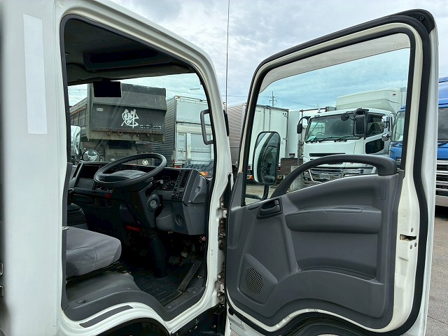 左サイド扉日本フルハーフ6速MT2t6t小型ドライバン箱車|中古トラックの販売・買取・査定のアイナビ