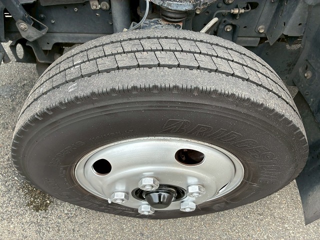 左サイド扉日本フルハーフ6速MT2t6t小型ドライバン箱車|中古トラックの販売・買取・査定のアイナビ