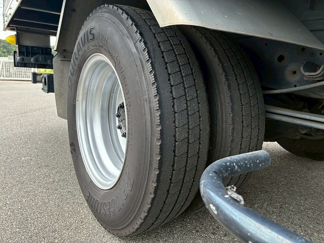 左サイド扉日本フルハーフ6速MT2t6t小型ドライバン箱車|中古トラックの販売・買取・査定のアイナビ