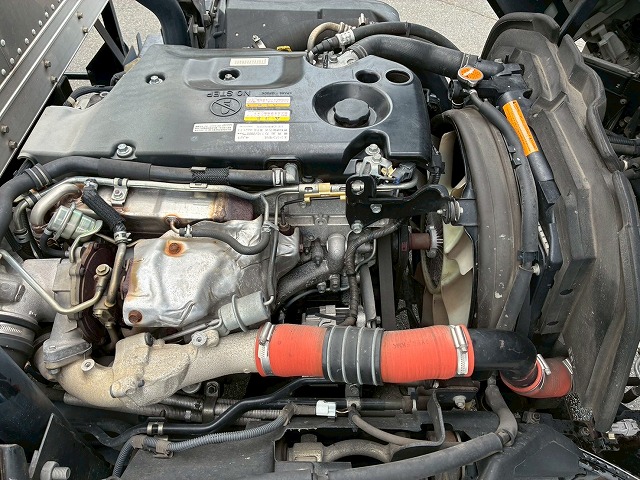 左サイド扉日本フルハーフ6速MT2t6t小型ドライバン箱車|中古トラックの販売・買取・査定のアイナビ