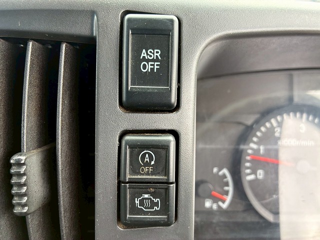 左サイド扉日本フルハーフ6速MT2t6t小型ドライバン箱車|中古トラックの販売・買取・査定のアイナビ