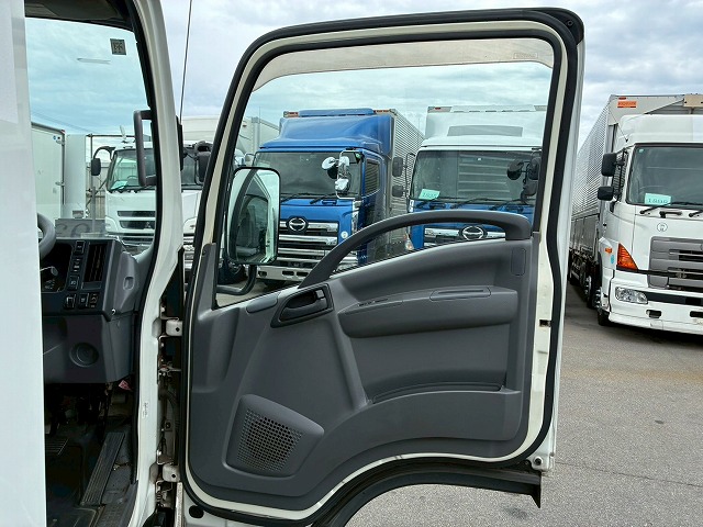 左サイド扉日本フルハーフ6速MT2t6t小型ドライバン箱車|中古トラックの販売・買取・査定のアイナビ