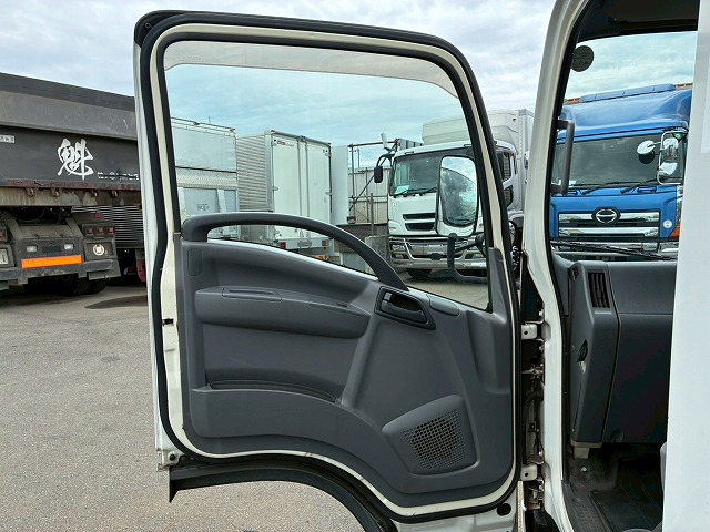 左サイド扉日本フルハーフ6速MT2t6t小型ドライバン箱車|中古トラックの販売・買取・査定のアイナビ