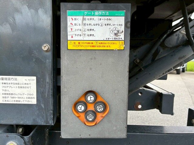 左サイド扉日本フルハーフ6速MT2t6t小型ドライバン箱車|中古トラックの販売・買取・査定のアイナビ