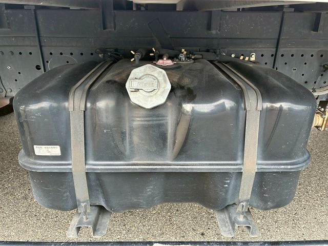 左サイド扉日本フルハーフ6速MT2t6t小型ドライバン箱車|中古トラックの販売・買取・査定のアイナビ