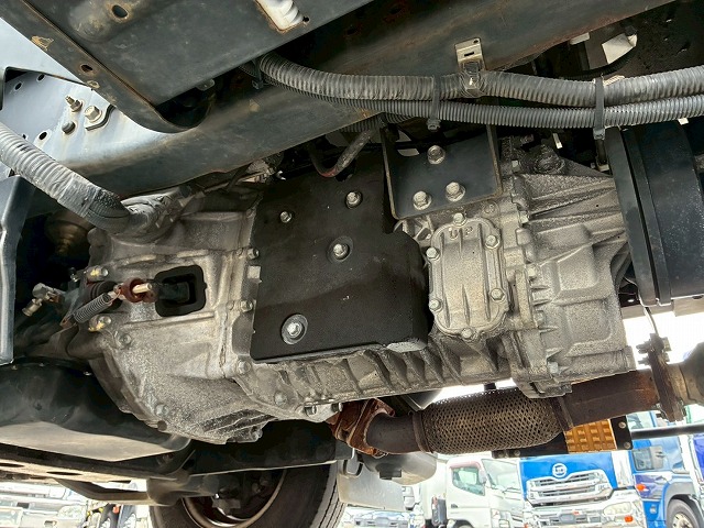 左サイド扉日本フルハーフ6速MT2t6t小型ドライバン箱車|中古トラックの販売・買取・査定のアイナビ