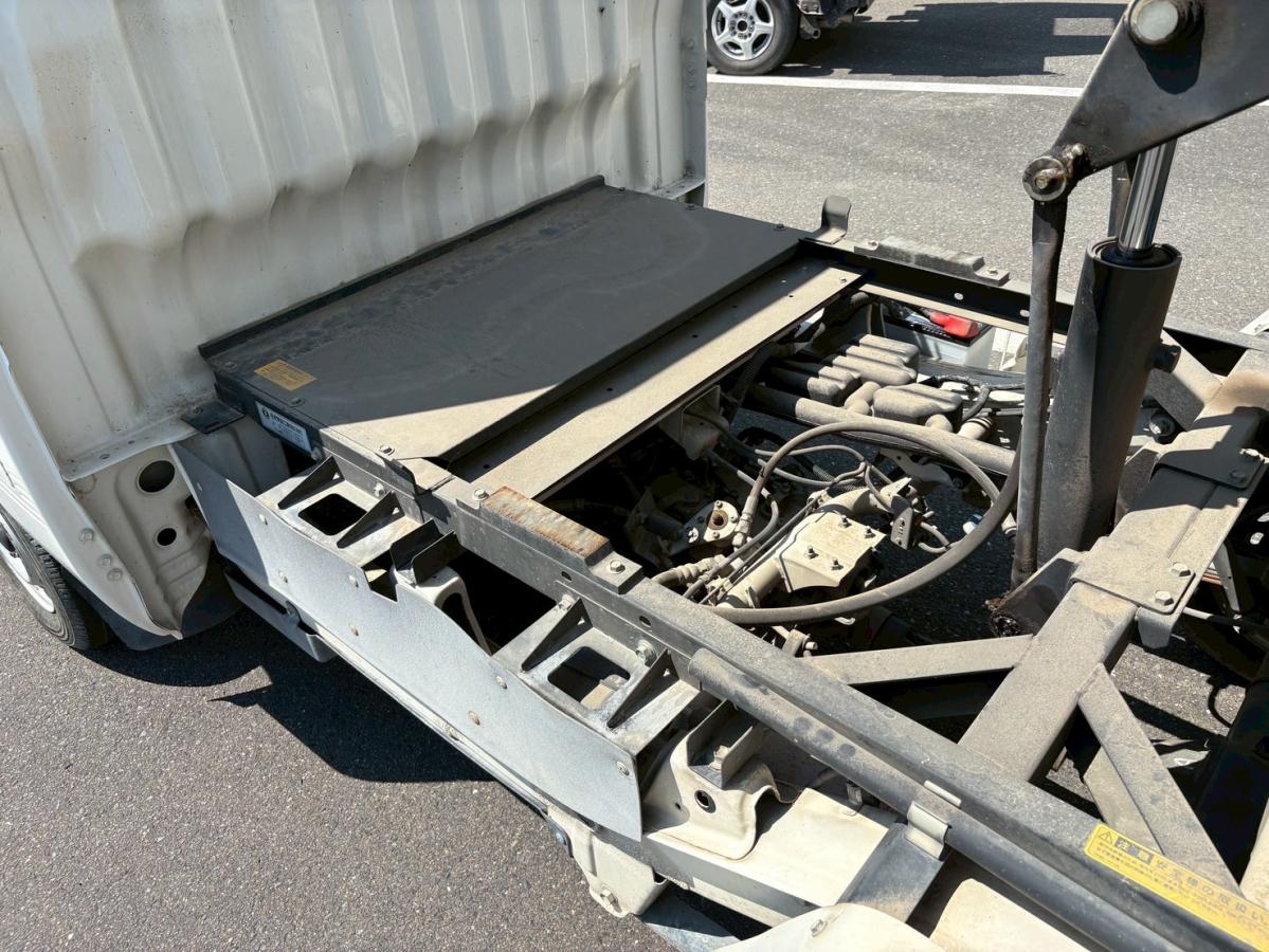 4WD多目的ダンプPTO土砂禁パワステエアコン|中古トラックの販売・買取・査定のアイナビ