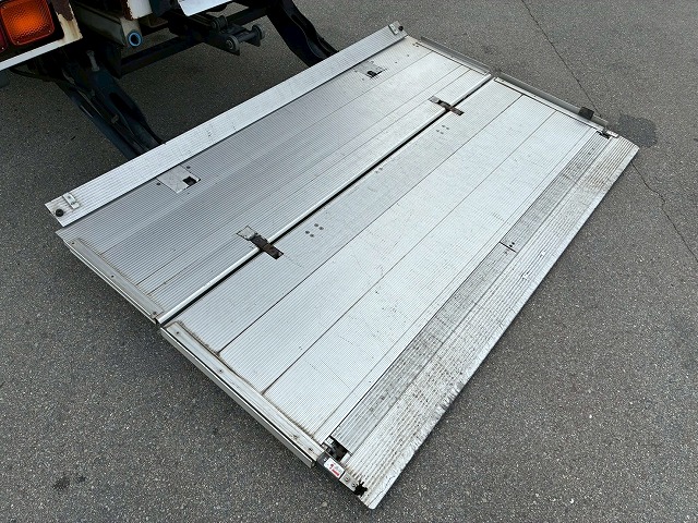 8×44軸低床2デフ後輪エアサス日本トレクスエスコット|中古トラックの販売・買取・査定のアイナビ