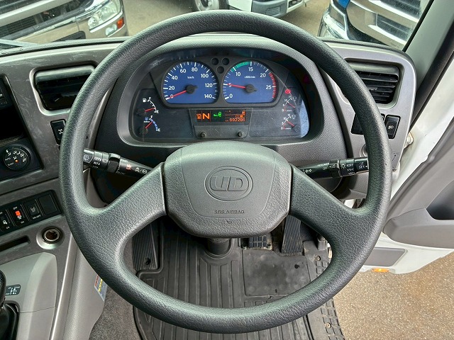 8×44軸低床2デフ後輪エアサス日本トレクスエスコット|中古トラックの販売・買取・査定のアイナビ