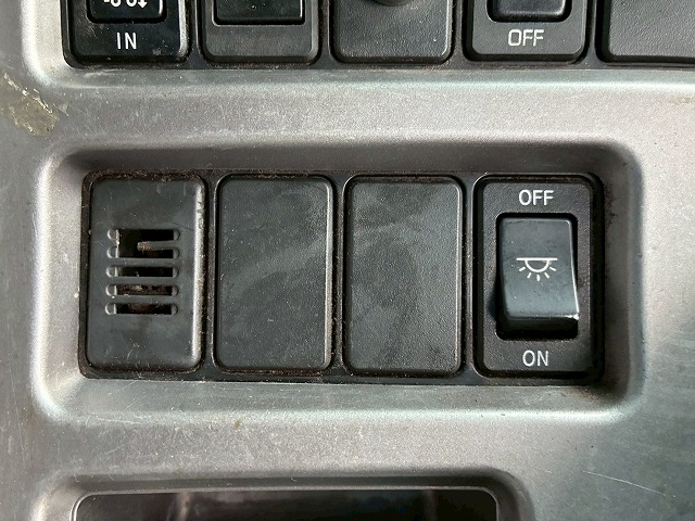 8×44軸低床2デフ後輪エアサス日本トレクスエスコット|中古トラックの販売・買取・査定のアイナビ