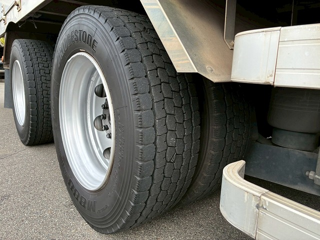 8×44軸低床2デフ後輪エアサス日本トレクスエスコット|中古トラックの販売・買取・査定のアイナビ