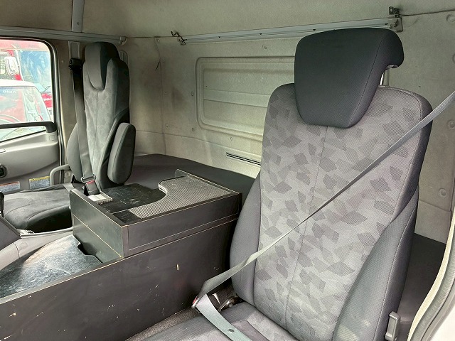 8×44軸低床2デフ後輪エアサス日本トレクスエスコット|中古トラックの販売・買取・査定のアイナビ