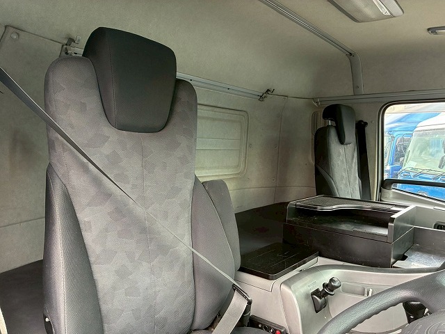 8×44軸低床2デフ後輪エアサス日本トレクスエスコット|中古トラックの販売・買取・査定のアイナビ