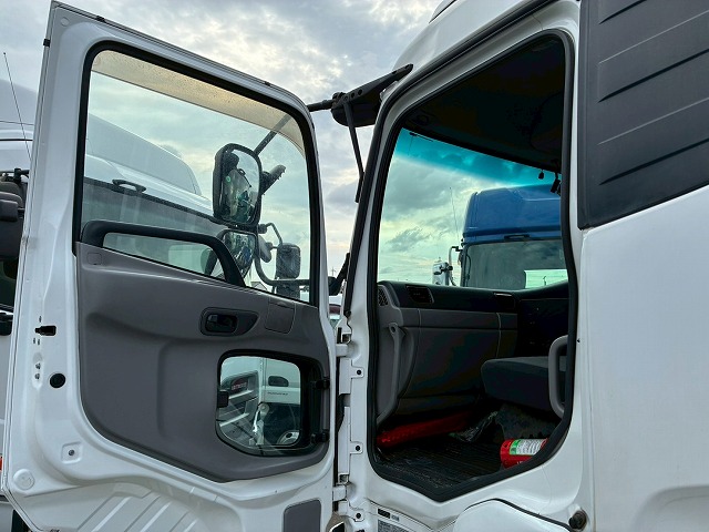 8×44軸低床2デフ後輪エアサス日本トレクスエスコット|中古トラックの販売・買取・査定のアイナビ