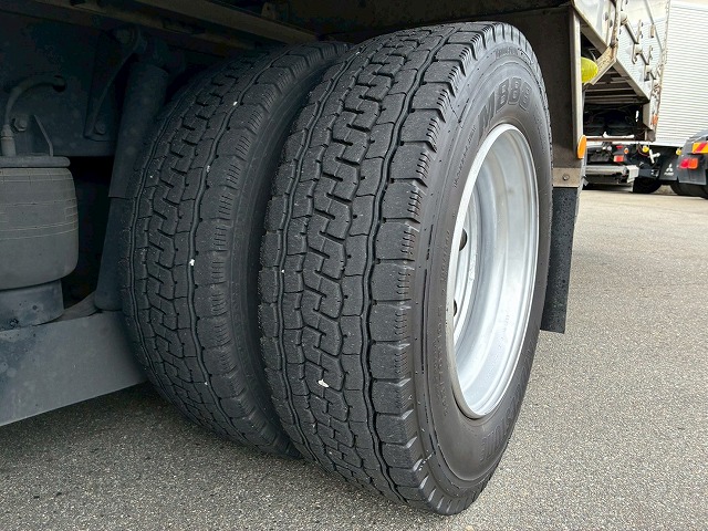 8×44軸低床2デフ後輪エアサス日本トレクスエスコット|中古トラックの販売・買取・査定のアイナビ