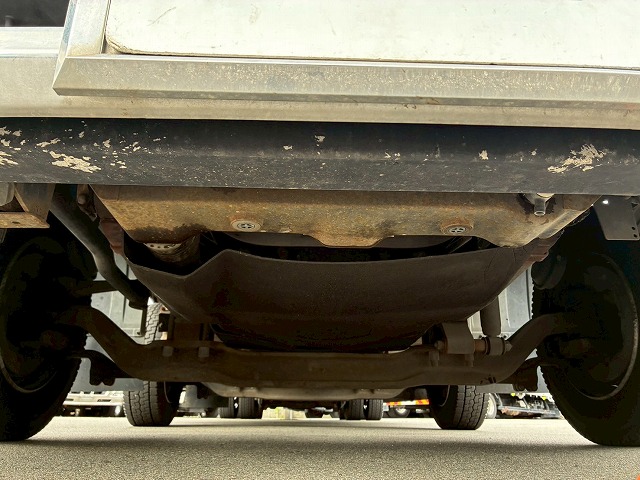 8×44軸低床2デフ後輪エアサス日本トレクスエスコット|中古トラックの販売・買取・査定のアイナビ