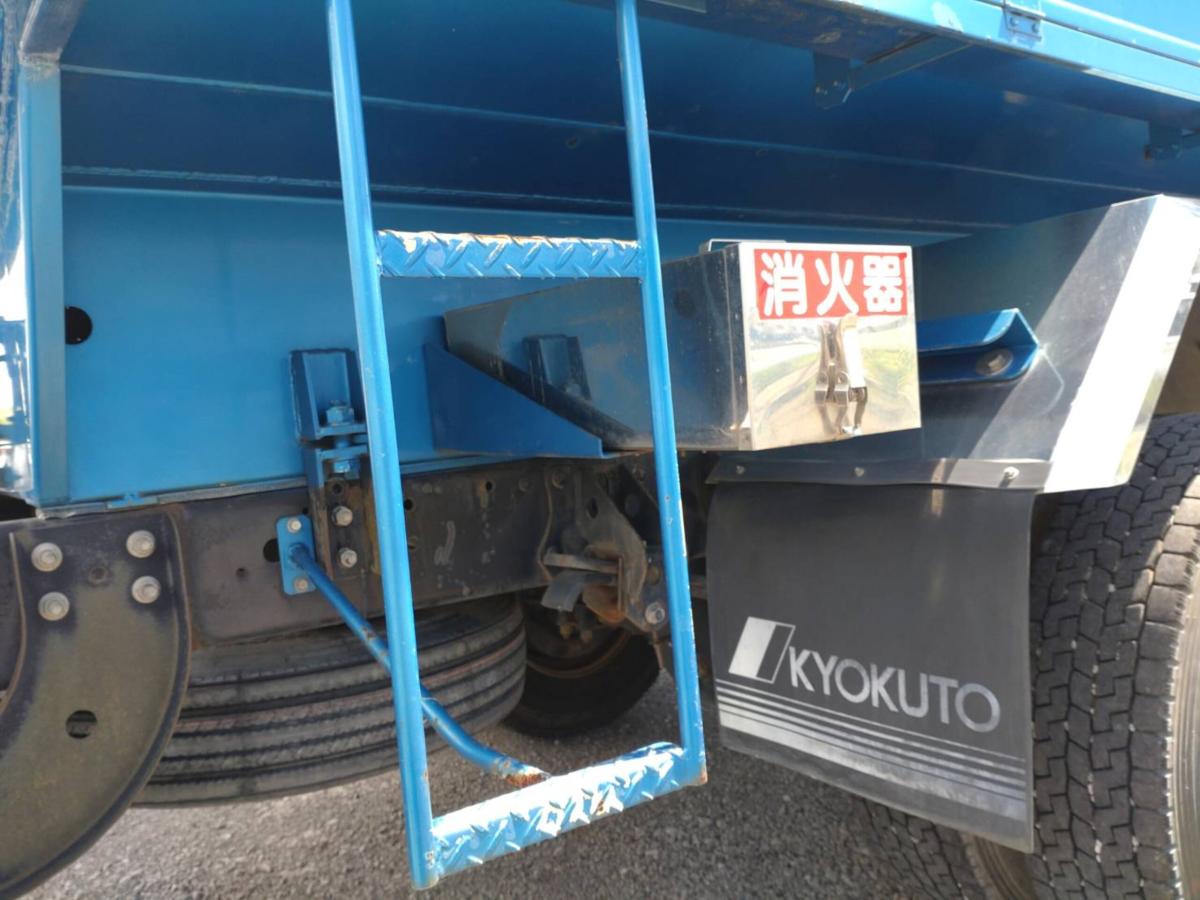 UDトラックスコンドルタンクローリー 3層4KL 消防書類有り|中古トラックの販売・買取・査定のアイナビ