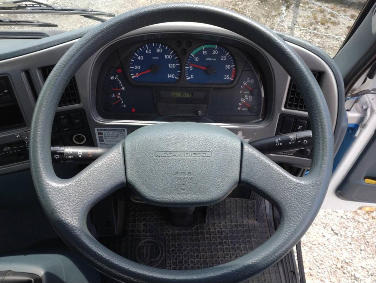 UDトラックスコンドルタンクローリー 3層4KL 消防書類有り|中古トラックの販売・買取・査定のアイナビ