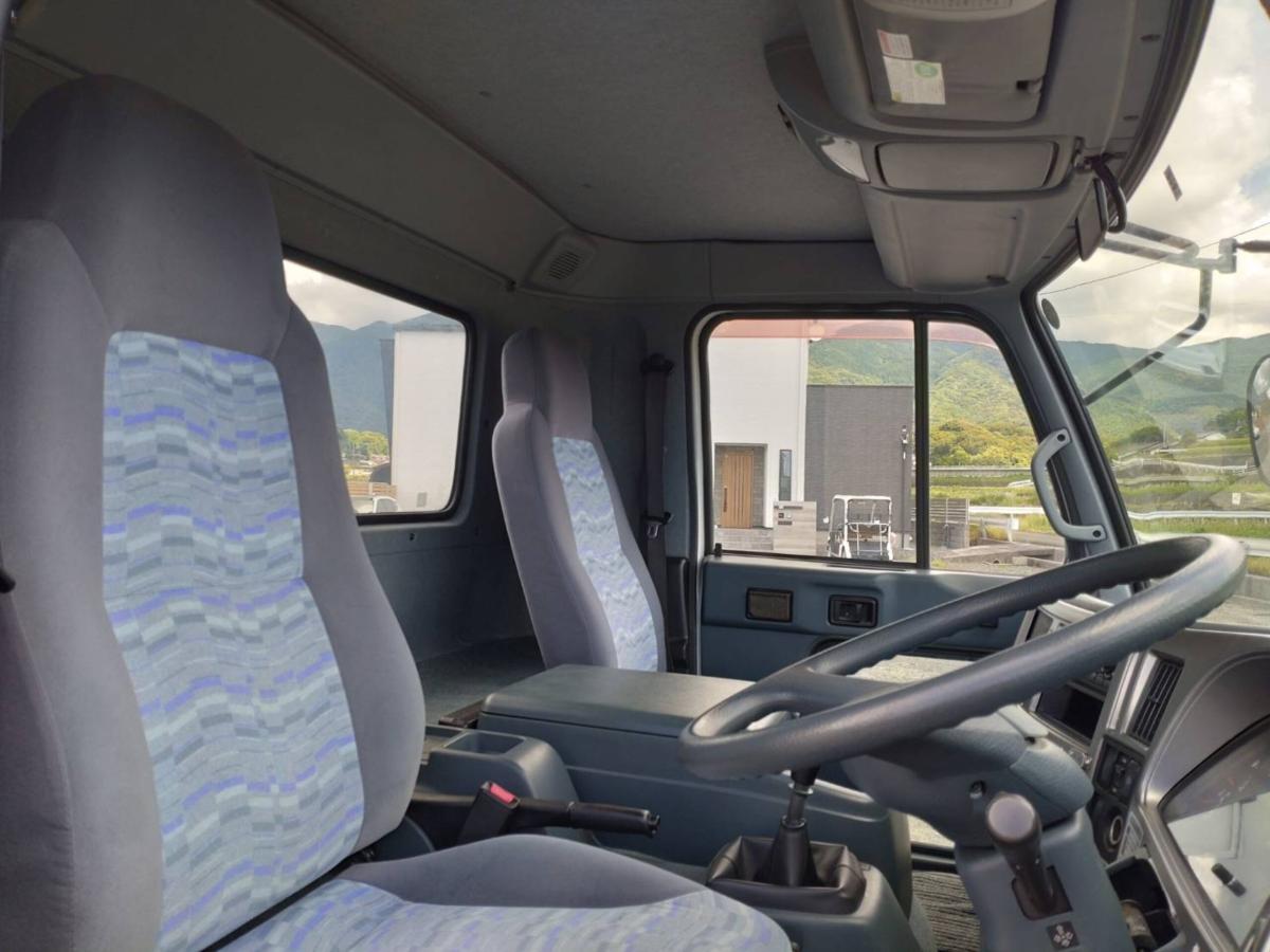 UDトラックスコンドルタンクローリー 3層4KL 消防書類有り|中古トラックの販売・買取・査定のアイナビ