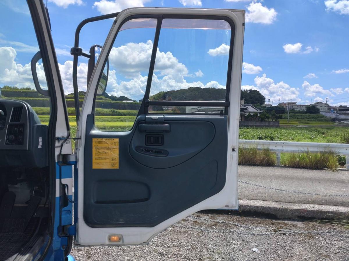 UDトラックスコンドルタンクローリー 3層4KL 消防書類有り|中古トラックの販売・買取・査定のアイナビ