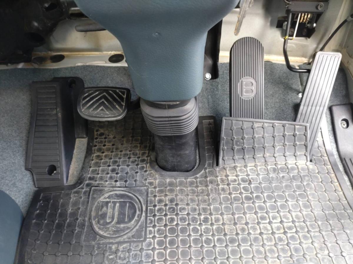 UDトラックスコンドルタンクローリー 3層4KL 消防書類有り|中古トラックの販売・買取・査定のアイナビ