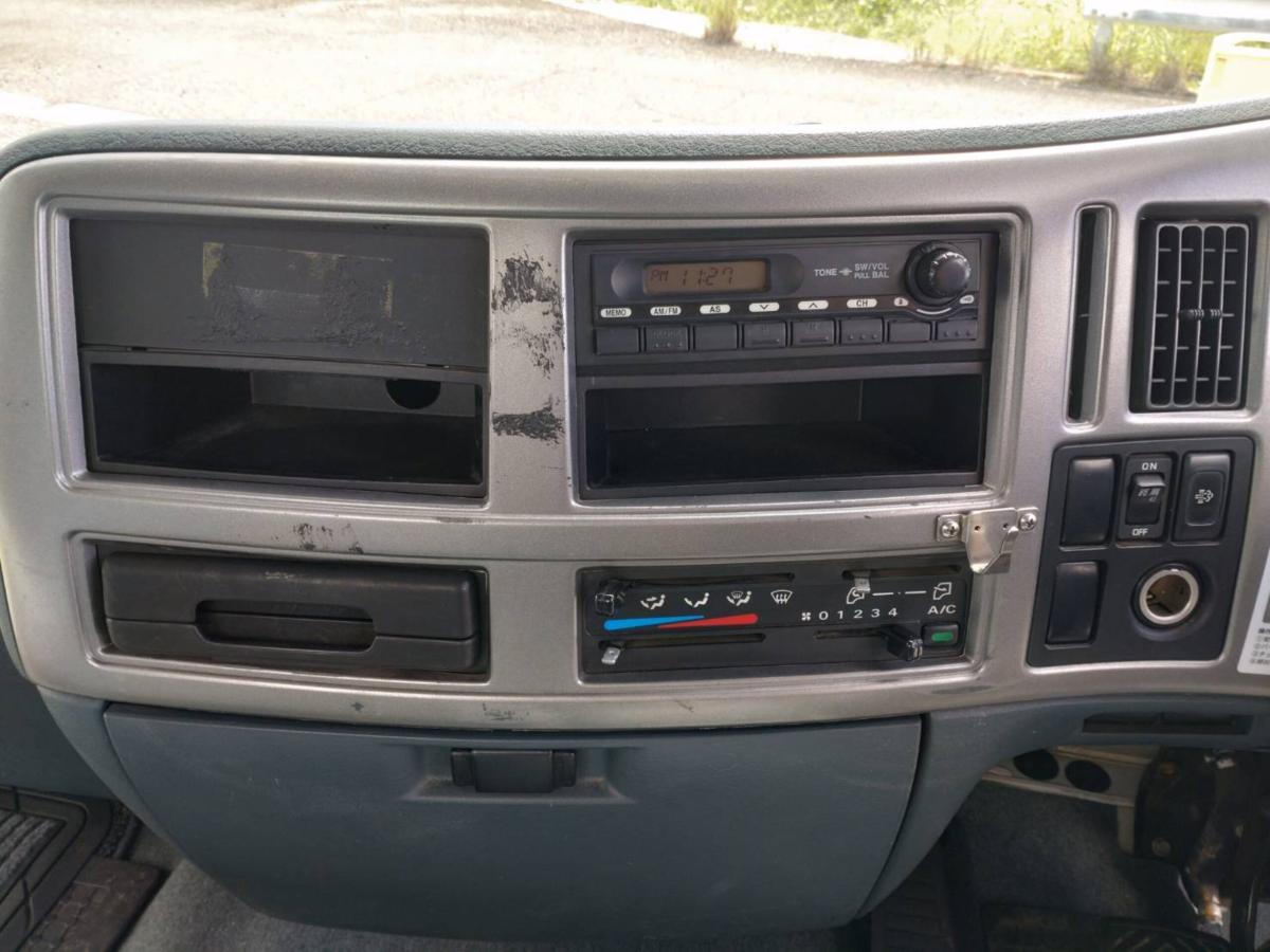 UDトラックスコンドルタンクローリー 3層4KL 消防書類有り|中古トラックの販売・買取・査定のアイナビ