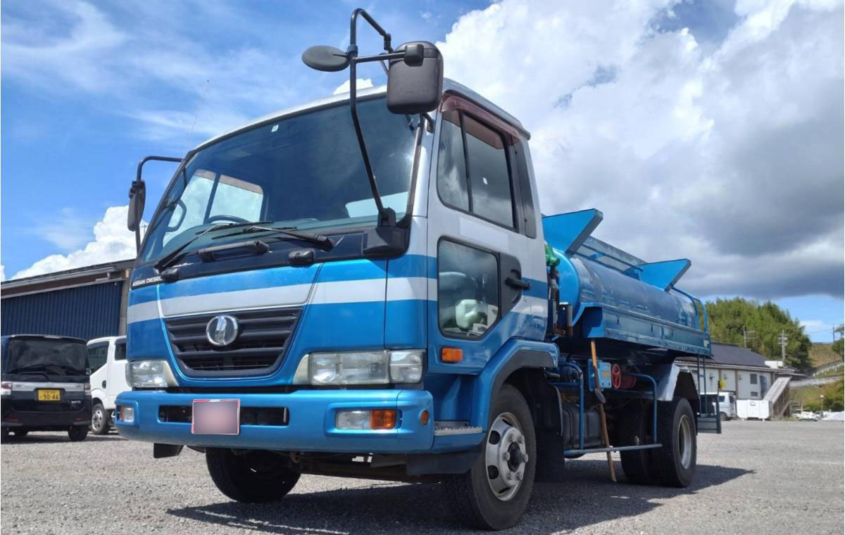 UDトラックスコンドルタンクローリー 3層4KL 消防書類有り|中古トラックの販売・買取・査定のアイナビ