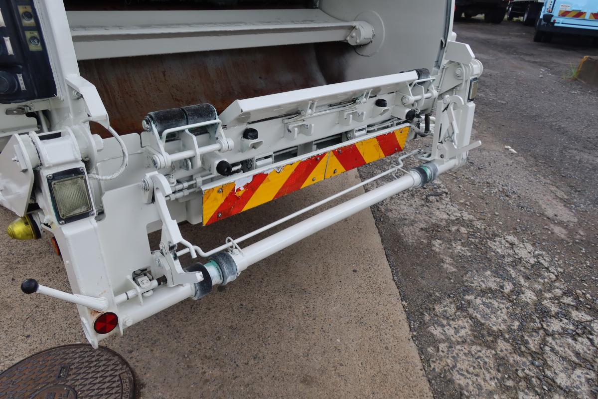 ワイド幅 巻き込みパッカー車 新明和製7.3立米 積載2550kg|中古トラックの販売・買取・査定のアイナビ