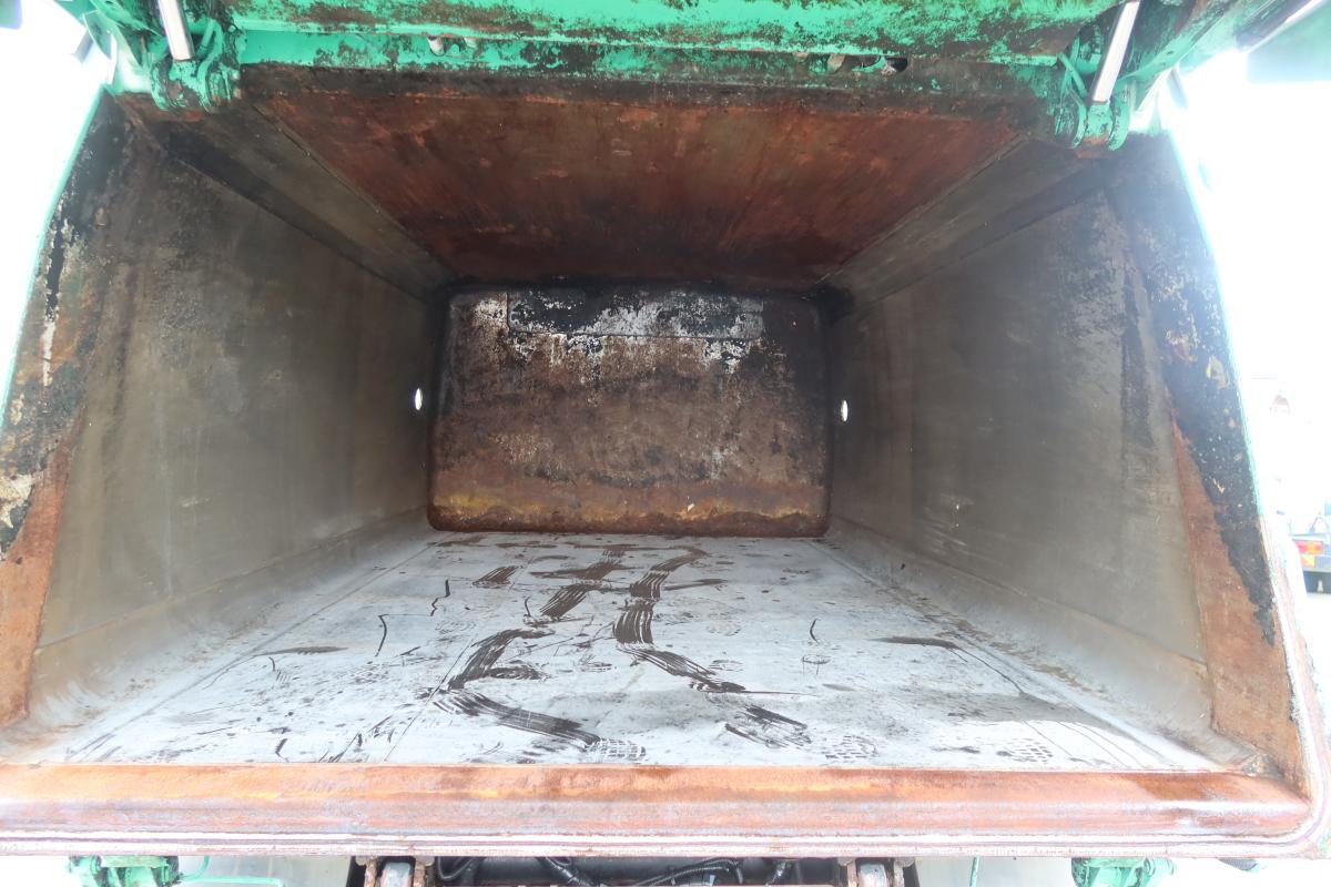 ワイド幅 巻き込みパッカー車 新明和製7.3立米 積載2550kg|中古トラックの販売・買取・査定のアイナビ