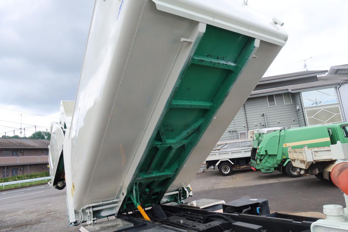 ワイド幅 巻き込みパッカー車 新明和製7.3立米 積載2550kg|中古トラックの販売・買取・査定のアイナビ