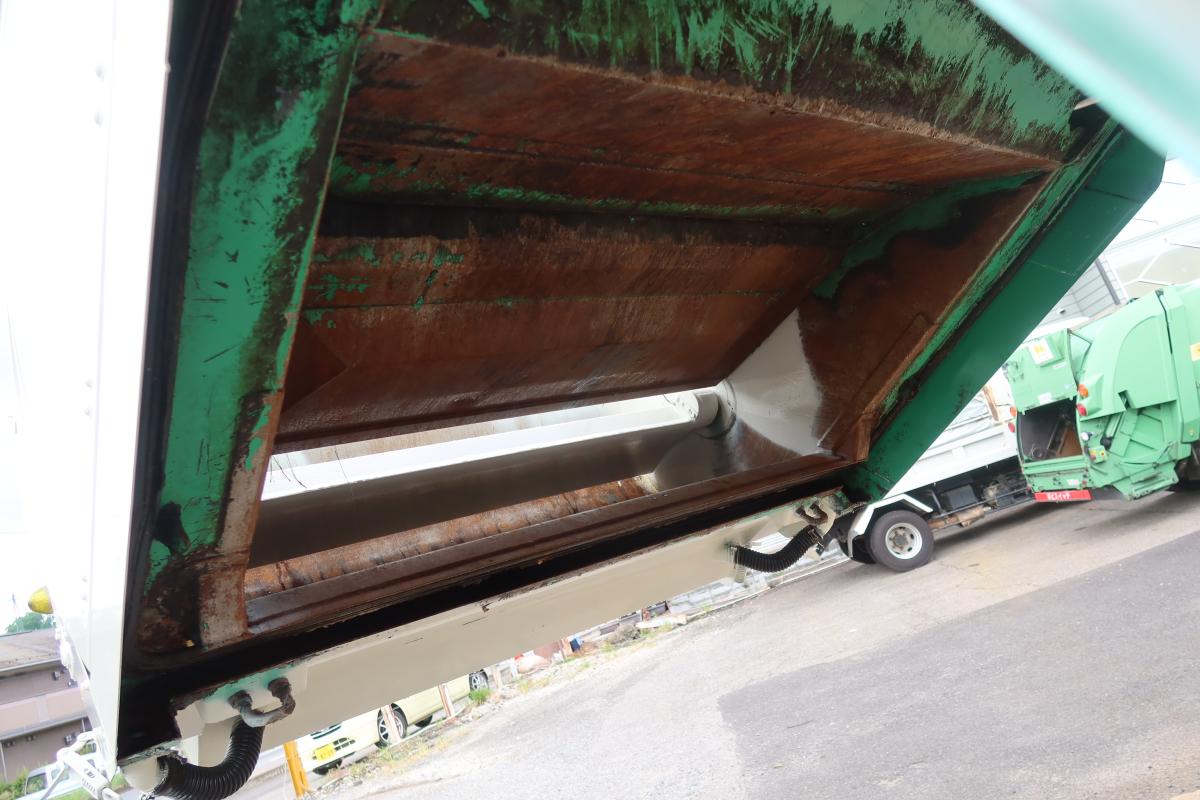 ワイド幅 巻き込みパッカー車 新明和製7.3立米 積載2550kg|中古トラックの販売・買取・査定のアイナビ