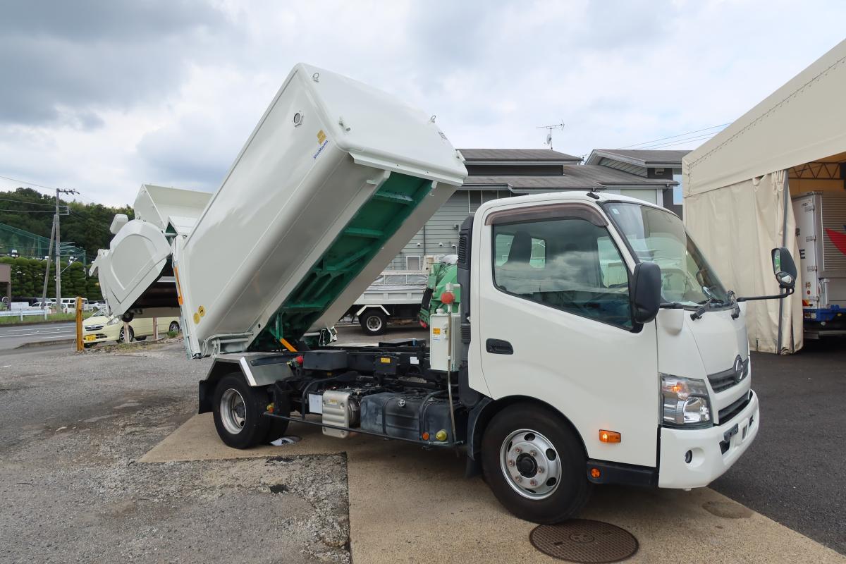 ワイド幅 巻き込みパッカー車 新明和製7.3立米 積載2550kg|中古トラックの販売・買取・査定のアイナビ
