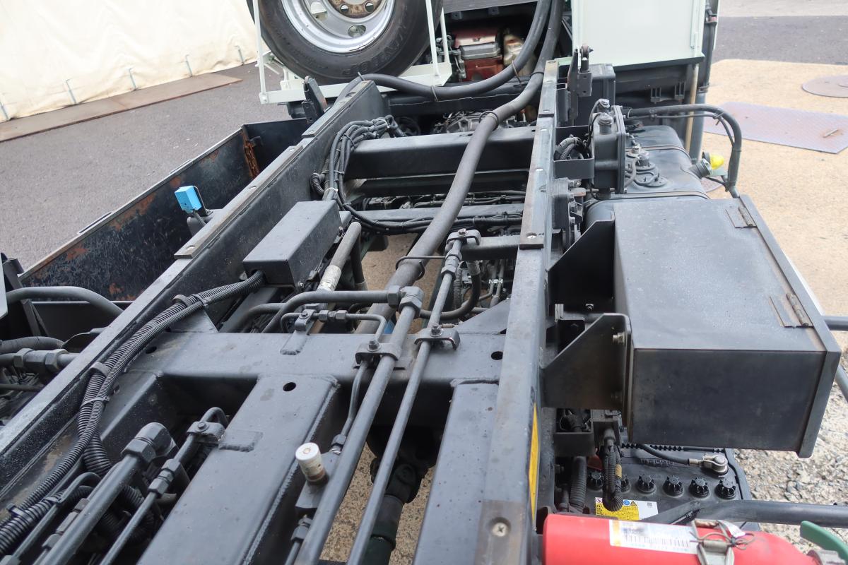 ワイド幅 巻き込みパッカー車 新明和製7.3立米 積載2550kg|中古トラックの販売・買取・査定のアイナビ